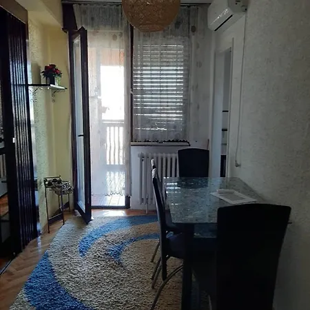 Sofka Apartment *